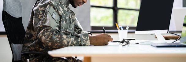 Homme africain vétéran éducation de la personne. Soldat militaire - Photo, image