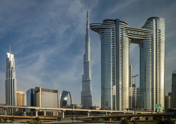 Downtown Dubai - egy csodálatos városi táj fényűző felhőkarcolók. ÓÓ! Dubai március 2022 - Fotó, kép