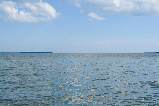 Paisaje marino en un hermoso día de verano en el archipiélago de Finlandia - Foto, imagen