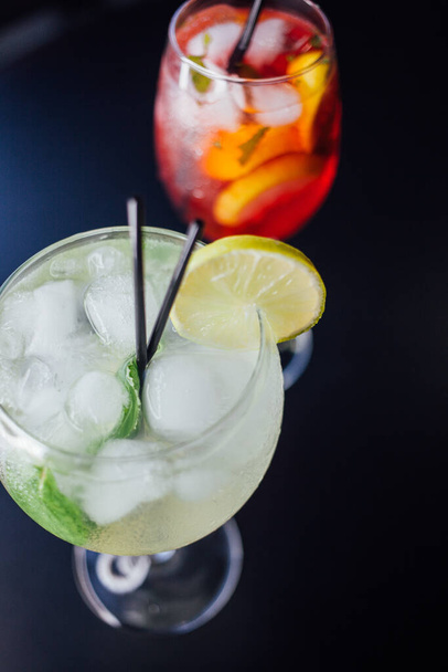 Fresh iced fruit drinks on a blurred background, closeup - Фото, изображение