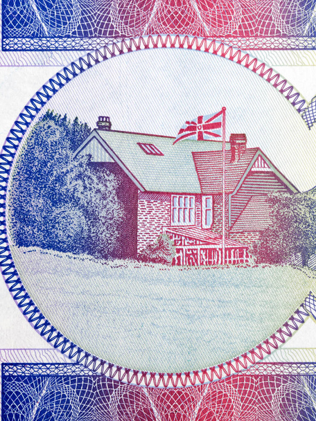 Официальная резиденция губернатора Фолклендских островов с деньгами - Фунты - Фото, изображение