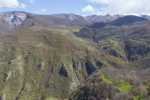 Vista das montanhas perto do mosteiro Tatev na primavera. Arménia - Foto, Imagem