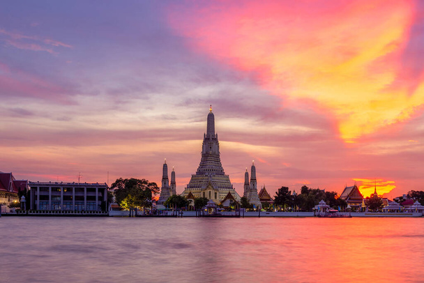 Wat Arun, Şafak Tapınağı ve Chao Phraya Nehri, Bangkok, Tayland - Fotoğraf, Görsel
