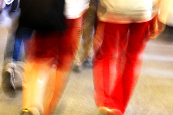 emberek gyaloglás - Fotó, kép