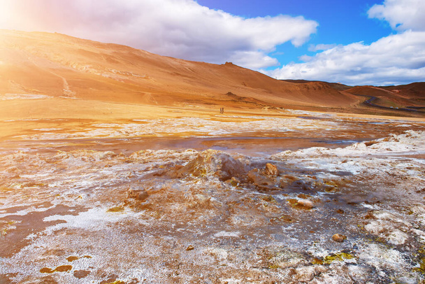 Геотермальная зона Hverir, Iceland. - Фото, изображение
