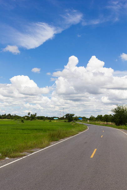 Asphalt road and clouds on blue sky. - Фото, зображення