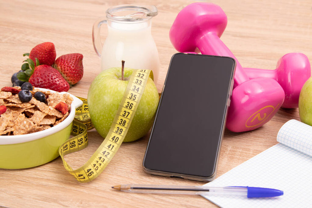Ernährung und Hintergrund mit Mobiltelefon - Foto, Bild