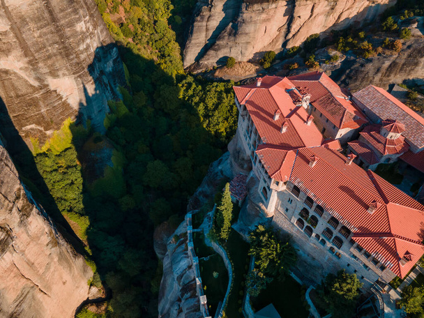 meteora mosteiro vista aérea Tessália montanhas Grécia verão - Foto, Imagem