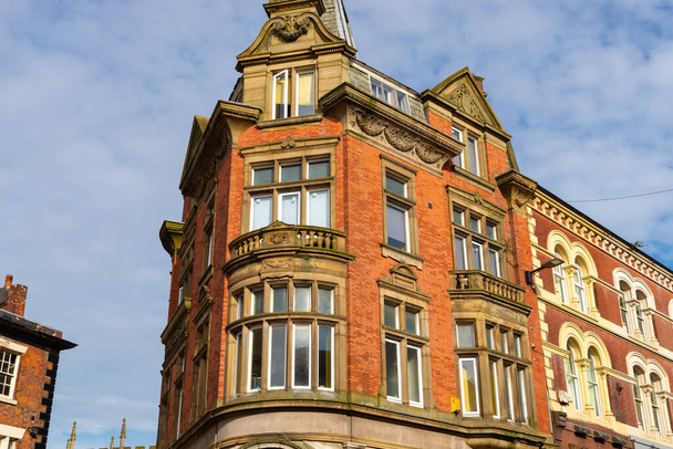 Όμορφο παλιό κτίριο στο κέντρο της Αγγλικής πόλης. Wigan, Αγγλία. - Φωτογραφία, εικόνα