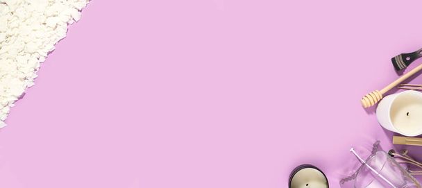 Набір для домашніх натуральних білих екологічно чистих соєвих воскових свічок, гніту, парфумів, ароматичної олії. Ідея для хобі, бізнесу. Виготовлення модних свічок для здоров'я на рожевому тлі. Простір для копіювання. Прапор. - Фото, зображення