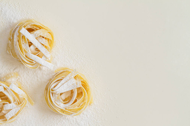 Flat lay top view fettuccine pasta on a white background copy space - Fotografie, Obrázek