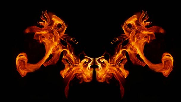 Flamme Texture de la flamme pour forme étrange Fond de feu Flamme de viande qui est brûlée à partir de la cuisinière ou de la cuisson. danger sentiment abstrait fond noir Convient pour bannières ou publicités. - Photo, image
