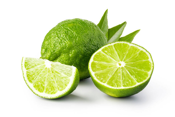citron vert agrumes et feuilles isolés sur fond blanc - Photo, image