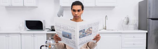 african american man reading newspaper near french press, banner - Фото, зображення