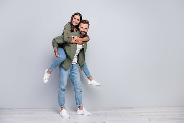 Full size photo of young lovely couple soulmate have fun romantic isolated over grey color background - Fotoğraf, Görsel