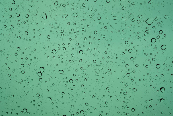 鏡の上の水雨の日抽象的な背景 - 写真・画像