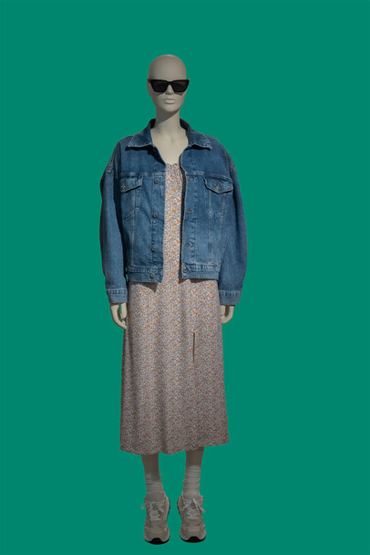 Full length image of a female display mannequin wearing fashionable clothes isolated on green background - Foto, Imagem