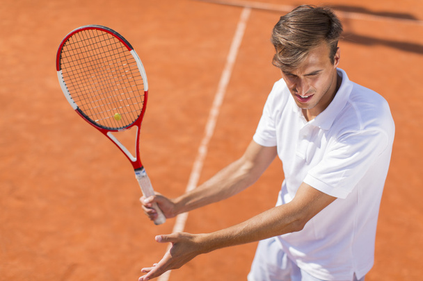 tennistä pelaava mies
 - Valokuva, kuva