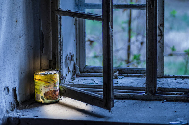luminous tin with noodles standing on the windowsill from a abandoned house - Photo, Image