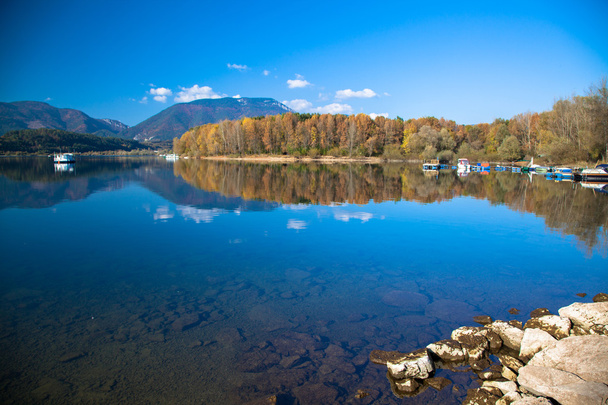 Riflessione sull'acqua - lago Liptovska Mara, Slovacchia
 - Foto, immagini
