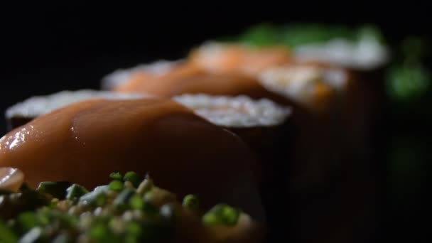 Sushi setit Rolls lohi Gyrating intiimi valo - Materiaali, video