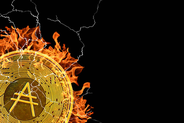 золотой сжигания одной ада из кардано крипто валюты с большим количеством молний и огня на черном фоне слева зрения - Фото, изображение