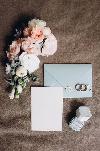 flat lay layout of wedding details top view - Foto, afbeelding