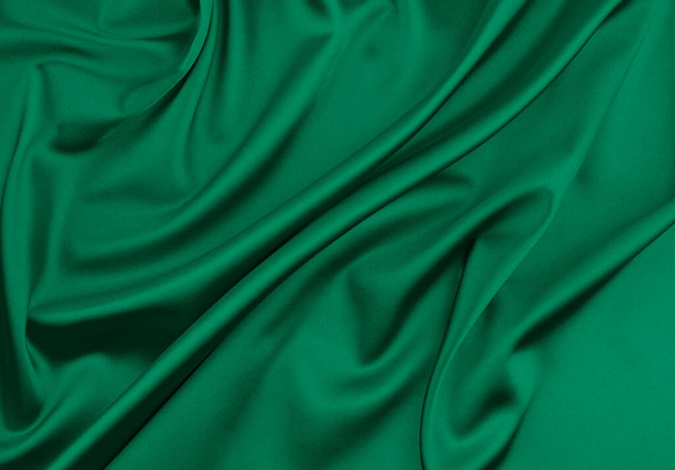 Tejido de satén verde como fondo - Foto, imagen
