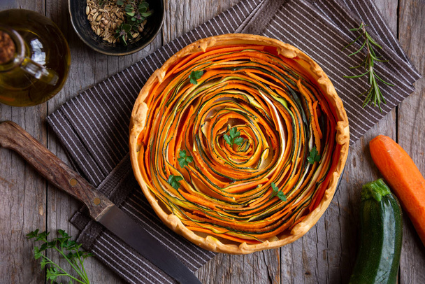 Vegetable pie with carrots and zucchini, healthy food - Foto, Imagem
