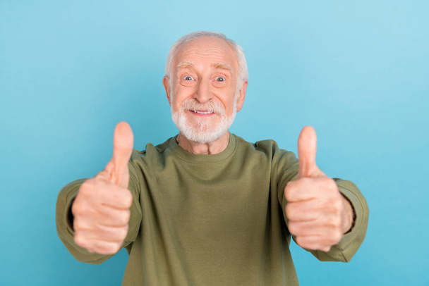 Portrait of attractive cheerful funny grey-haired man giving two thumbup ad isolated over bright blue color background - Φωτογραφία, εικόνα