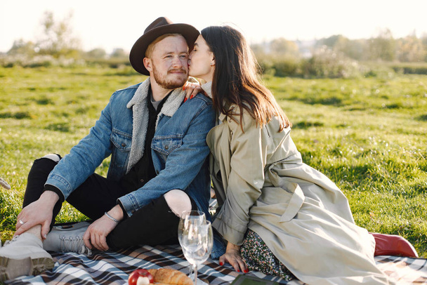 Stylish couple have a picnic on a nature and hugging - Foto, afbeelding