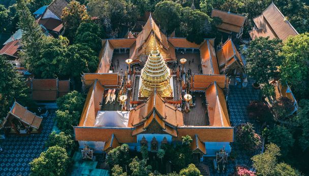  Luchtfoto van Wat Phra That Doi Suthep tempel in Chiang Mai, Thailand - Foto, afbeelding