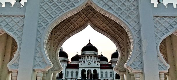 Τζαμί Baiturrahman, Aceh, Ινδονήσια.Το Τζαμί Baiturahman είναι ένα ιστορικό τζαμί και έγινε μάρτυρας της τελειότητας του τσουνάμι Aceh το 2014. - Φωτογραφία, εικόνα