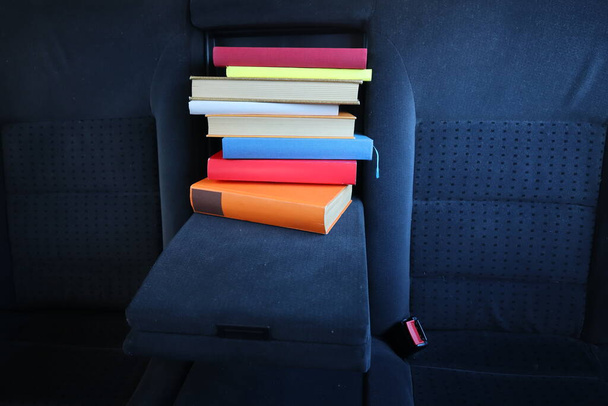  Βιβλία για το κάθισμα του αυτοκινήτου - Φωτογραφία, εικόνα