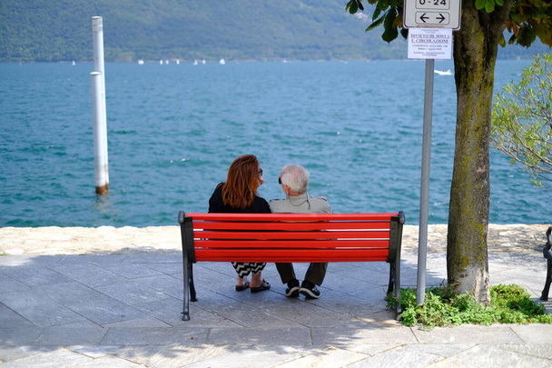 couple sitting on bench on the beach - Valokuva, kuva