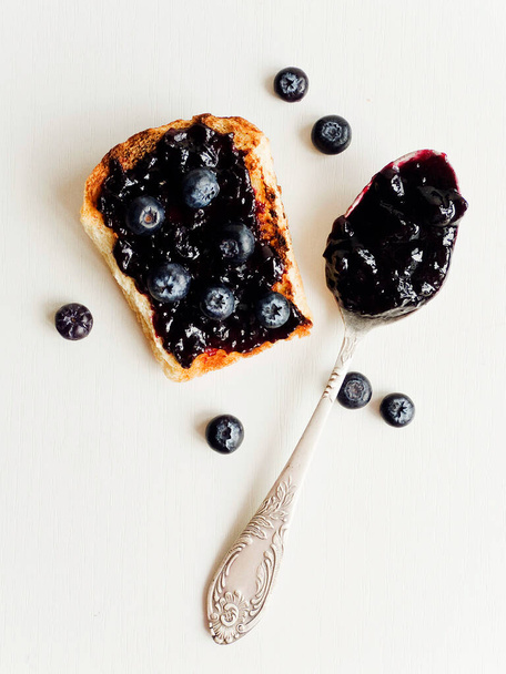 White bread toast with blueberry jam. Shallow dof. - Zdjęcie, obraz