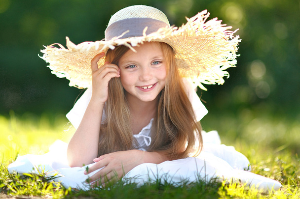 portrait of little girl in straw hat - Фото, зображення