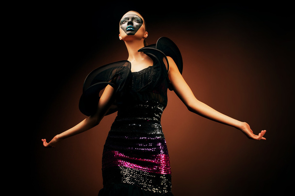 woman in black dress with mask - Valokuva, kuva