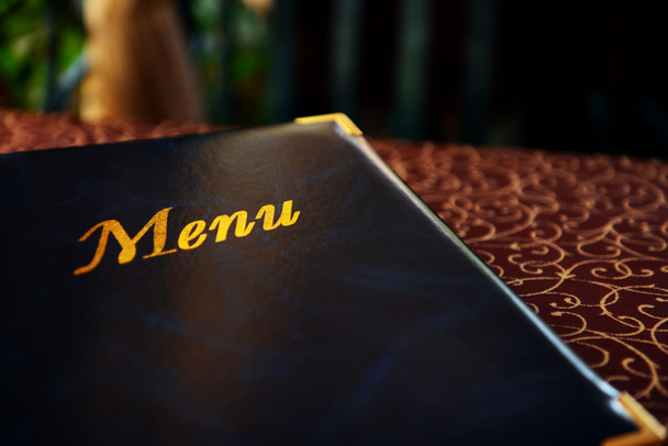 Livre de menu sur la table au restaurant
 - Photo, image