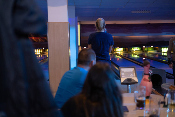 Bowling (+ bar/restaurant) with many lanes. Theres also other games inside such as a basketball and punching ball game.  - Photo, image
