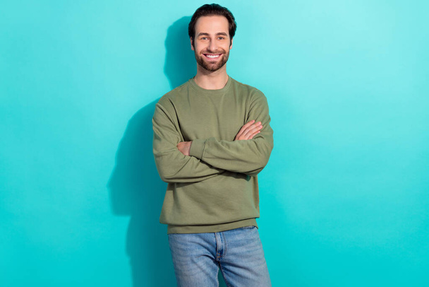 Photo of optimistic brunet young guy crossed arms wear green shirt isolated on teal color background - Foto, immagini