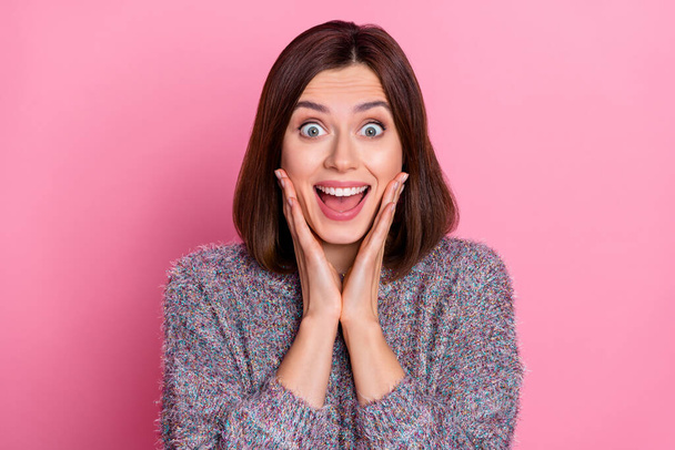 Portrait of attractive amazed cheerful girl having fun good mood gift present isolated over pink pastel color background - Foto, imagen