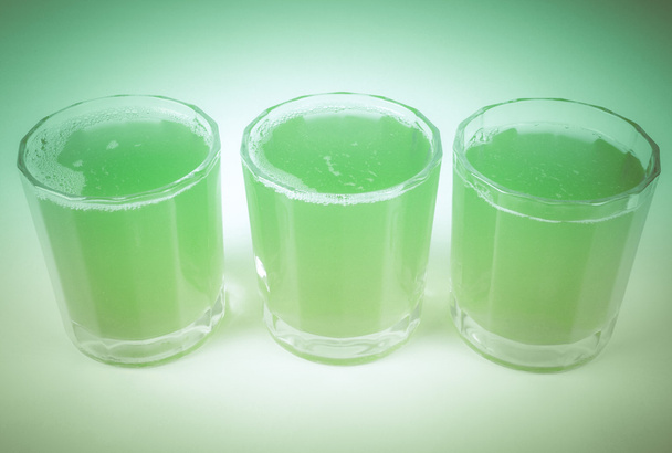 Αναδρομικό βλέμμα χυμός πράσινου μήλου - Φωτογραφία, εικόνα