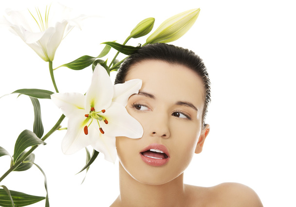 Woman with healthy skin and lily flower - Foto, Imagem