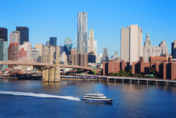 Мангеттен - Скайлайн з Бруклінським мостом - Фото, зображення
