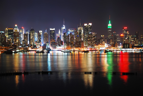 НЬЮ-ЙОРК Сити с размышлениями
 - Фото, изображение
