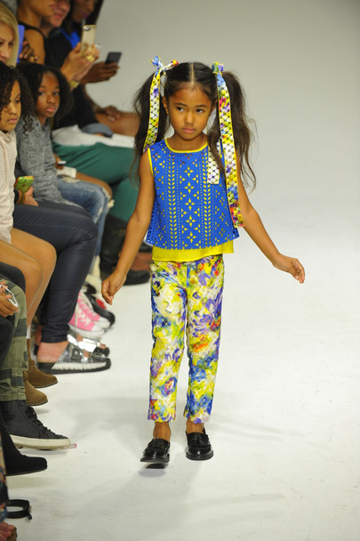 Model walks the runway during the Alivia Simone preview at petite PARADE Kids Fashion Week - Foto, Bild