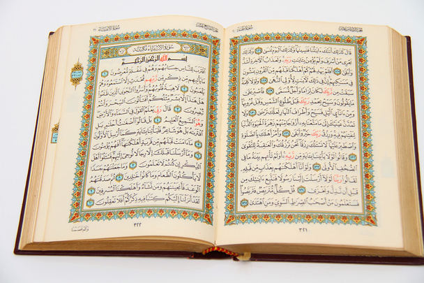 Сторінки священну книгу Корану - Фото, зображення