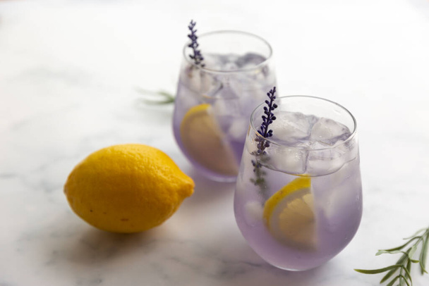 Purple lavender refreshing ice tea with lemon - Fotó, kép