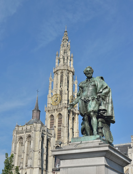 Памятник художнику Петеру Полу Рубенсу в Антверпене, Бельгия
 - Фото, изображение